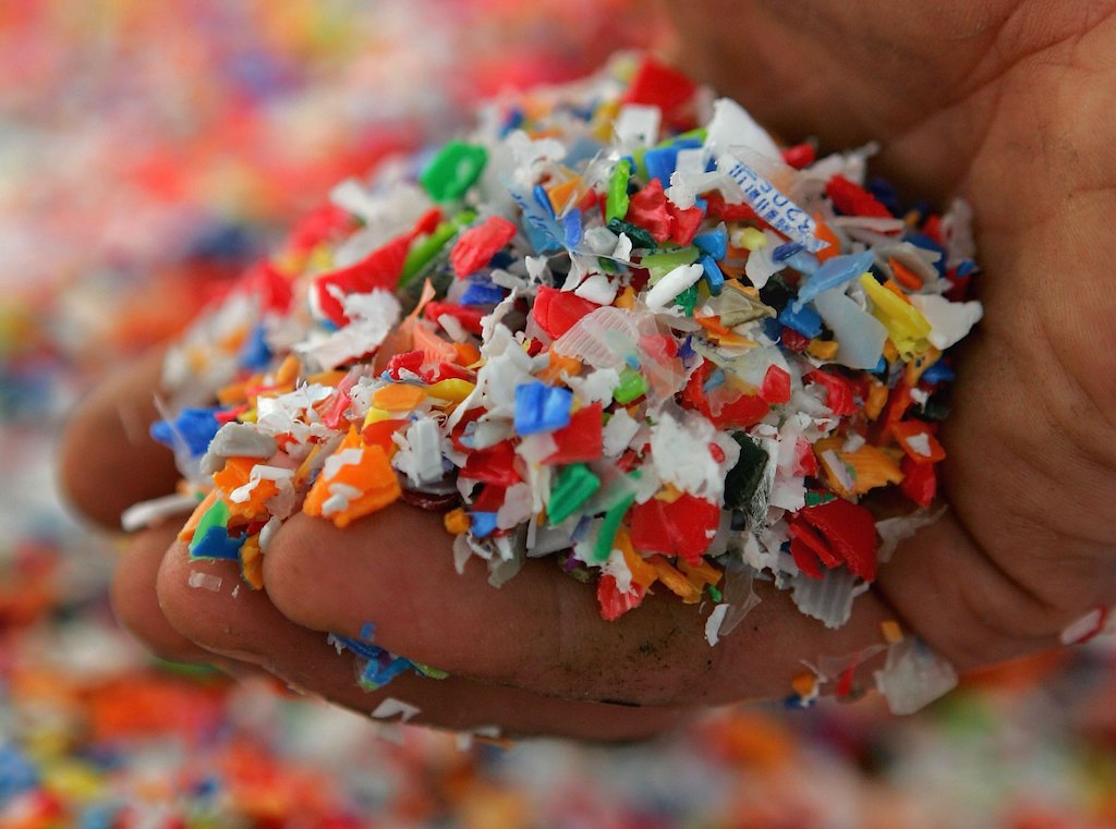 Particles-Plastic-that-can-harm-liver-TaazaDaily365-Health