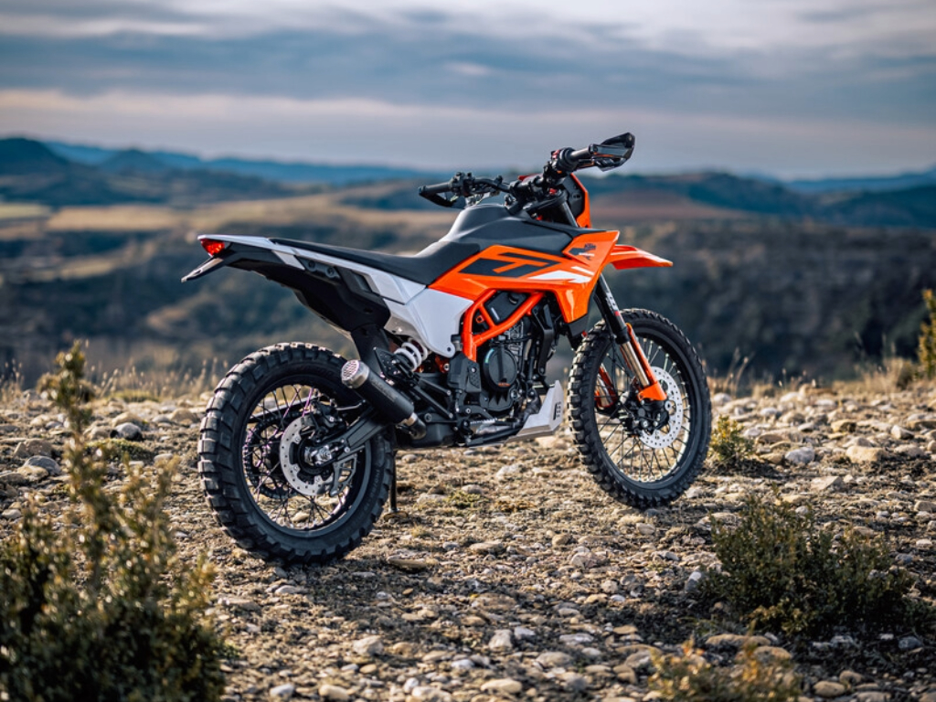 KTM launches global-spec Enduro R in India TaazaDaily365 Auto